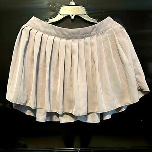 NWOT stylish mini skirt/tennis skirt